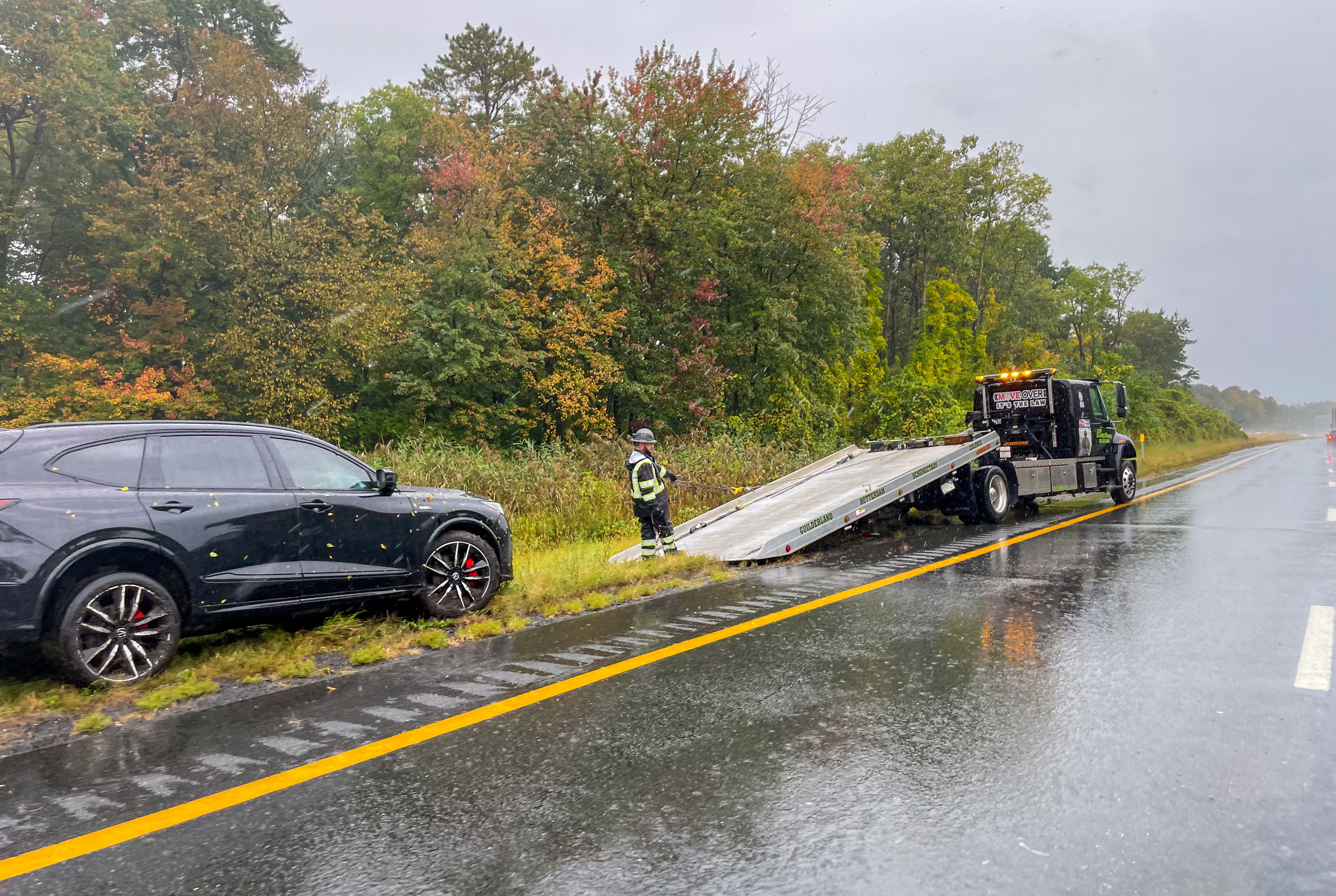 خدمة مساعدة سيارات على الطريق